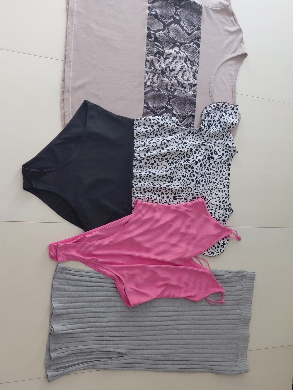 SHEIN Lot Of 4. Skirt Bodysuit Tshirt Vacation Feminine Summer. Size Large